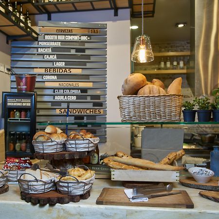 Hotel 100 Luxury Suites By Preferred Bogotá Exterior foto A typical display at a Spanish bakery