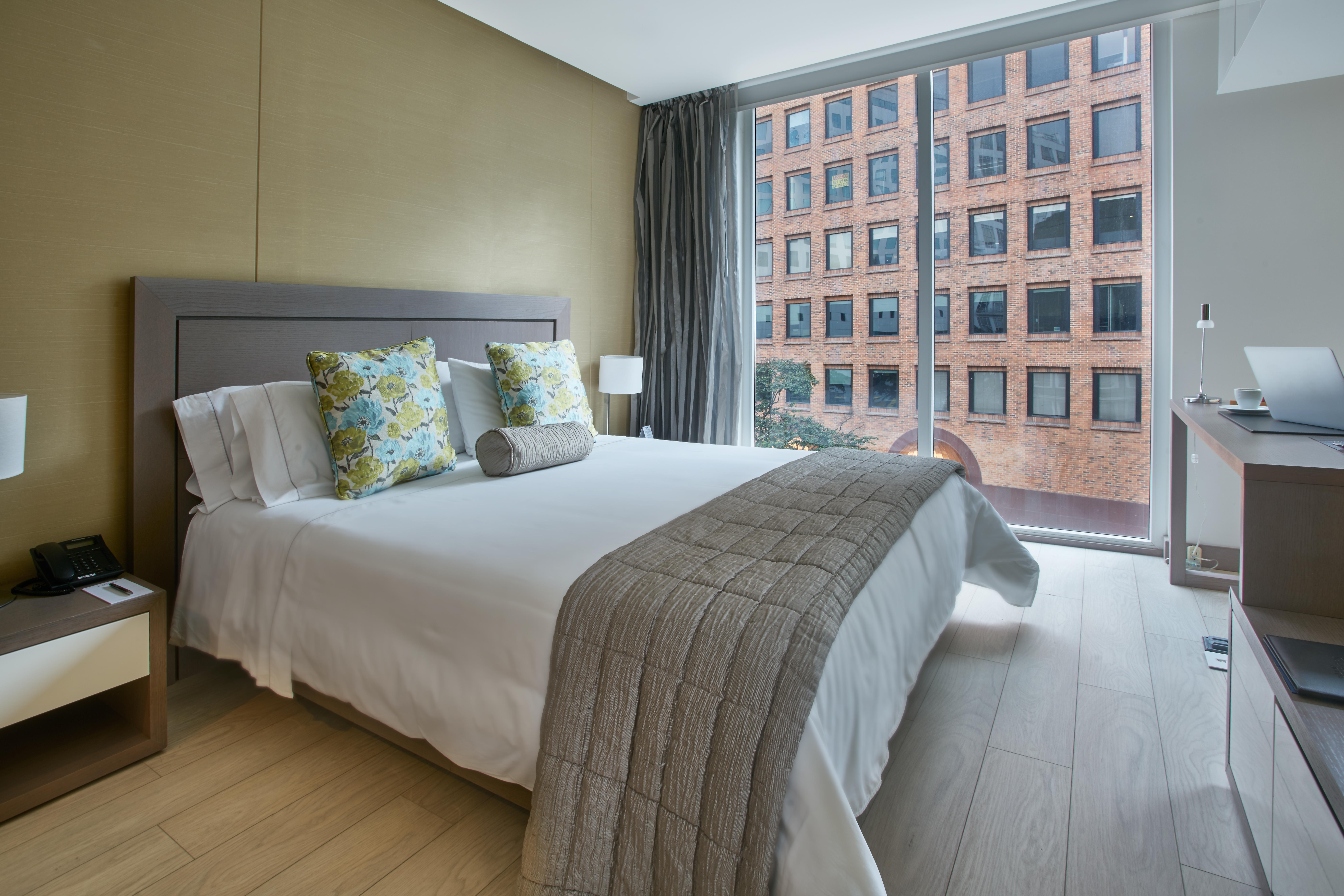 Hotel 100 Luxury Suites By Preferred Bogotá Exterior foto A bedroom at the hotel