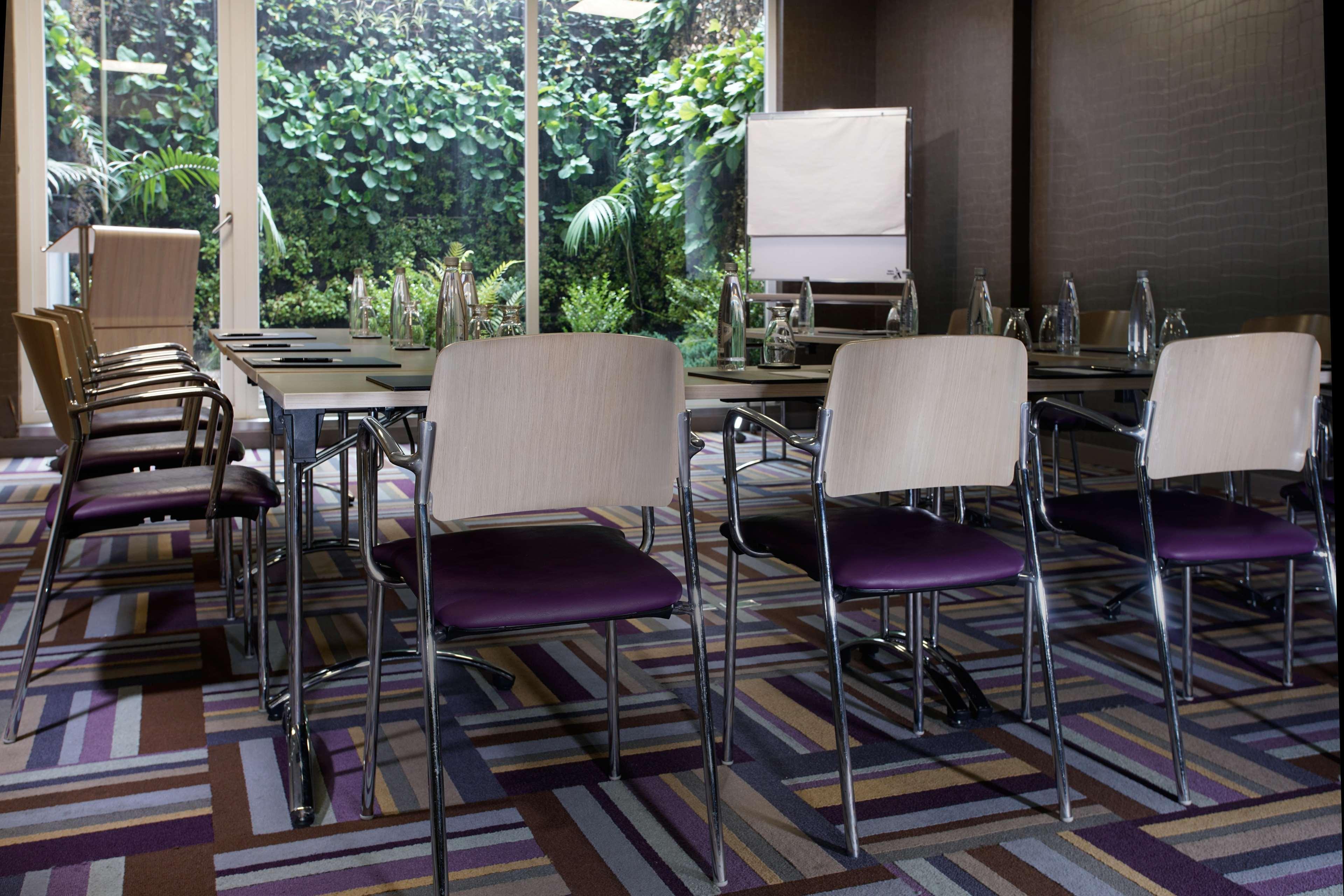 Hotel 100 Luxury Suites By Preferred Bogotá Exterior foto Meeting room