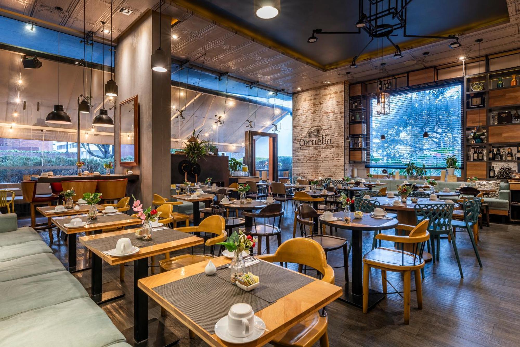 Hotel 100 Luxury Suites By Preferred Bogotá Exterior foto Restaurant in the hotel
