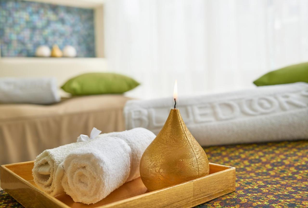 Hotel 100 Luxury Suites By Preferred Bogotá Exterior foto A spa treatment room